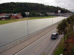  Kulturminnemyndigheter og andre sentrale aktører[1] har tatt til orde for at Vannspeilet som kan sees "bak" Sørenggata / Kong Håkon 5.s gate forlenges nordover. Dette for å tydeliggjøre hele Middelalderbyens utstrekning mellom Alnaoset i sør og Hovinbekkens utløp i nord. I fall utvidet vannspeil vil Bispegata igjen kunne framstå som Middelalderbyens sentrale allmenning mellom havna og torget.