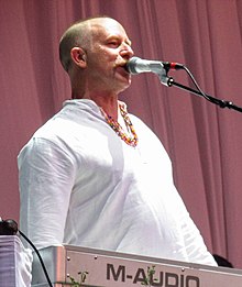 Bottum performing with Faith No More in 2015