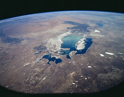 鹹海太空照圖，北方在相片下方（1997年8月）