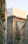 Det omgestaltade Flakturm i Esterházypark i Wien, 1991.