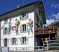 am alte Zollhuus vo Bourg-Saint-Pierre im Wallis het’s es Wandbild mit Schmuggler und eme Zölner