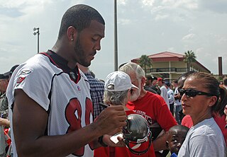 <span class="mw-page-title-main">Michael Clayton (American football)</span> American football player (born 1982)