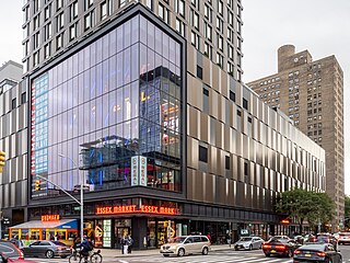 <span class="mw-page-title-main">Essex Market</span> Food market in Manhattan, New York