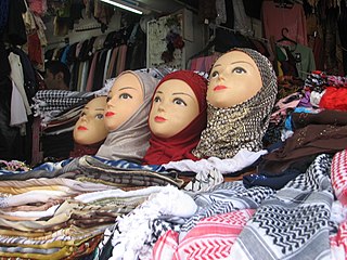 <span class="mw-page-title-main">Headscarf</span> Piece of cloth worn on ones head