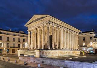 Maison Carrée (Nîmes, Frantzia), erromatar tenpluen artean hoberen gordetako bat, K.a. 2 inguru