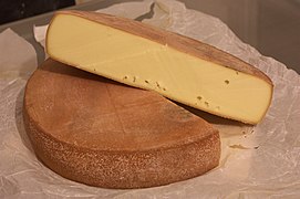 Demi-meule de raclette.