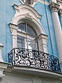 Balcone sulla facciata di una delle chiese esterne