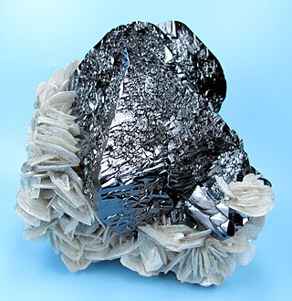 <span class="mw-page-title-main">Cassiterite</span> Tin oxide mineral, SnO₂