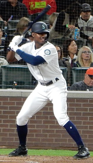 <span class="mw-page-title-main">Kyle Lewis</span> American baseball player (born 1995)