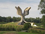 Spomenik „Kameni cvet“, mem. kompleks „Jasenovac“. Bogdan Bogdanović, 1966.