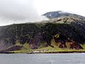 La islla Tristan da Cunha, vista dende'l Picu de Queen Mary y de la pequeña población d'Edimburgu de los Siete Mares.