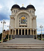New Holy Trinity Cathedral of Arad[en], перший собор, побудований після Румунської революції