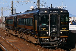 キハ185系による特急「A列車で行こう」 （2022年1月 西熊本駅）