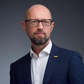 Arseniy Yatsenyuk (2014–2016) 22 Mei 1974 (umur 50)