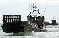 Sebuah Royal Marines Landing Craft Vehicle Personnel (LCVP) Mk5.