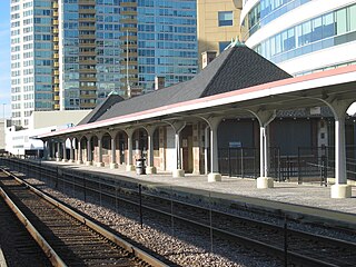 <span class="mw-page-title-main">Evanston Davis Street station</span> Commuter rail station in Evanston, Illinois