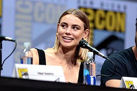 Lucy Fry (35302143644).jpg