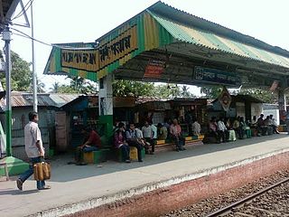 <span class="mw-page-title-main">Madhyamgram railway station</span> Railway station in West Bengal, India