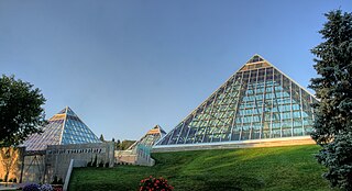 <span class="mw-page-title-main">Muttart Conservatory</span> Botanical garden in Edmonton, Alberta, Canada