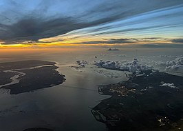 De Oosterschelde gezien naar het westen bij zonsondergang