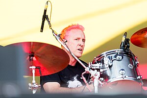 Freese performing with the Offspring in 2022