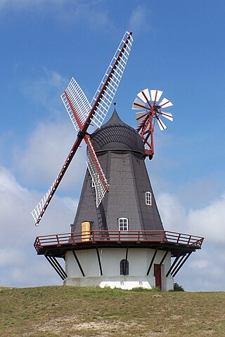 <span class="mw-page-title-main">Smock mill</span> Type of windmill