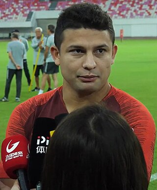 <span class="mw-page-title-main">Elkeson</span> Brazilian-born Chinese footballer (born 1989)