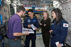 Korean astronauts-Space station training-02.jpg