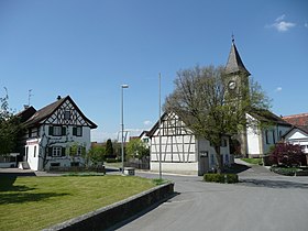 Dorfplatz und Chilche Buech