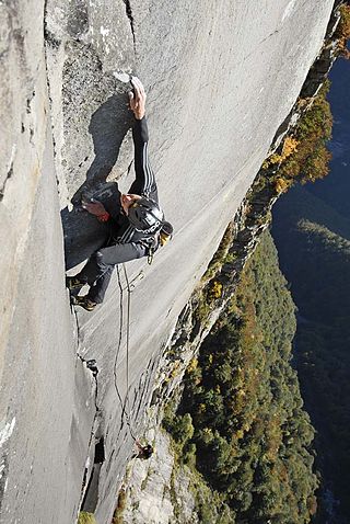 <span class="mw-page-title-main">Multi-pitch climbing</span> Type of climbing