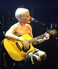 Pink na radio-stanici „KBKS-FM“ (2006)