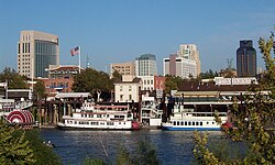 Pemandangan dari Sacramento Riverfront