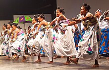 Danse traditionnelle Zinli au Bénin.jpg