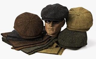 <span class="mw-page-title-main">Newsboy cap</span> Headgear similar to a flat cap