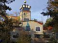 Deutsch: Hundertwasser-Wohnhaus in Bad Soden English: Resdidential building in suburban Bad Soden.