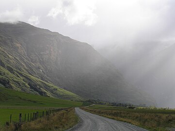 Y ffordd o Wanaka i'r mynyddoedd