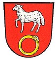 Gemeinde Trunstadt In Rot ein schreitendes Lamm, unten ein goldener Ring mit silbernem Stein.[41]