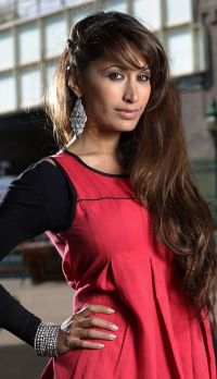 <span class="mw-page-title-main">Amira Masood</span> UK soap opera character, created 2009