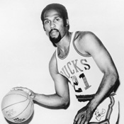 <span class="mw-page-title-main">Flynn Robinson</span> American basketball player (1941–2013)