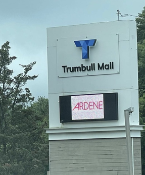 <span class="mw-page-title-main">Trumbull Mall</span> Shopping mall in Trumbull, Connecticut