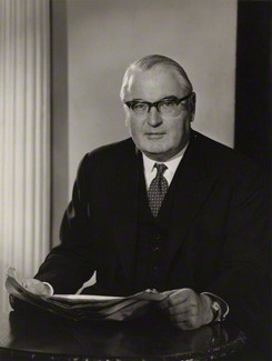 <span class="mw-page-title-main">Reginald Manningham-Buller, 1st Viscount Dilhorne</span> British politician (1905–1980)