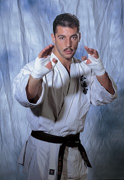 <span class="mw-page-title-main">Andy Hug</span> Swiss karateka and kickboxer