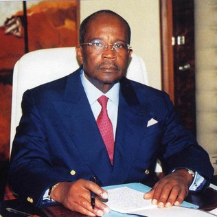 <span class="mw-page-title-main">Casimir Oyé-Mba</span> Gabonese politician (1942–2021)