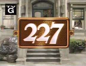 <i>227</i> (TV series) American television sitcom