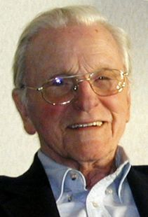 <span class="mw-page-title-main">Fred Foy</span> American actor (1921–2010)