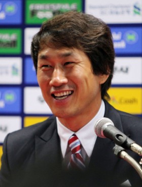 <span class="mw-page-title-main">Yoo Sang-chul</span> South Korean footballer (1971–2021)