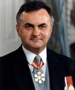 <span class="mw-page-title-main">Ray Hnatyshyn</span> Governor General of Canada from 1990 to 1995