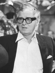 <span class="mw-page-title-main">Basil Dearden</span> English film director (1911–1971)