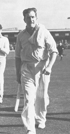 <span class="mw-page-title-main">Jim Laker</span> English international cricketer (1922–1986)