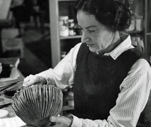 <span class="mw-page-title-main">June Schwarcz</span> American artist (1918–2015)